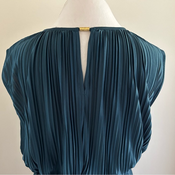Pretty Green Pleated Dress - Picture 5 of 6